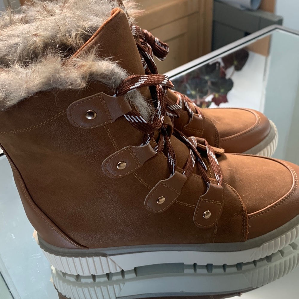 Comfort Foam‎ winter boots.Never use.Chic and feminine faux fur.
